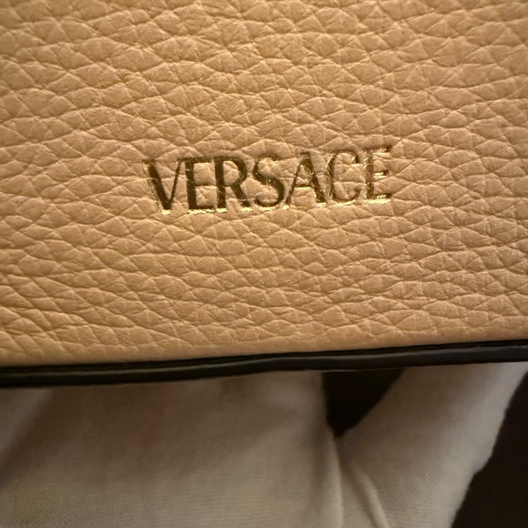🔥LIKE NEWVERSACE WOMEN'S BEIGE 100% LEATHER V-LOGO CROSSBODY SHOULDER BAG🔥 - Picture 15 of 17